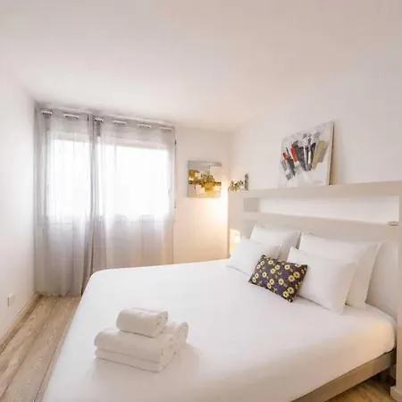 Charming With Pool 2br 4p - *