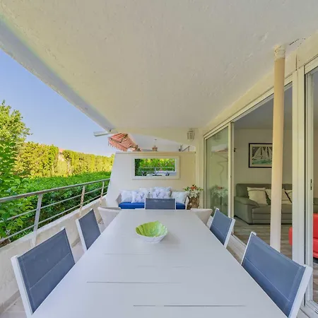 Charming With Pool 2br 4p - *