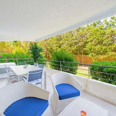 Charming With Pool 2br 4p - *
